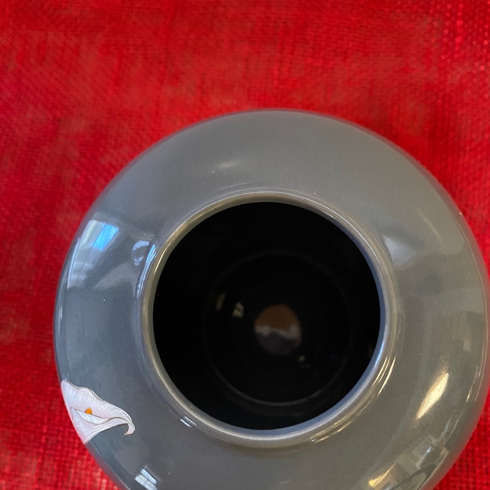 Vintage Ginger Jar With lid And Plate With Irises